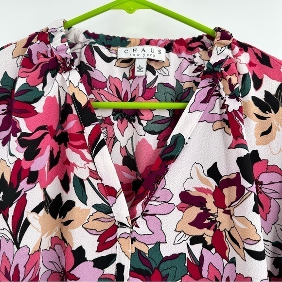 Chaus NY Aurora Petals Multicolor Floral Crepe Like Texture V Neck Top Large - Picture 3 of 10